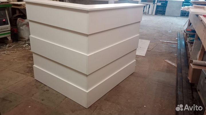 Стойка ресепшн