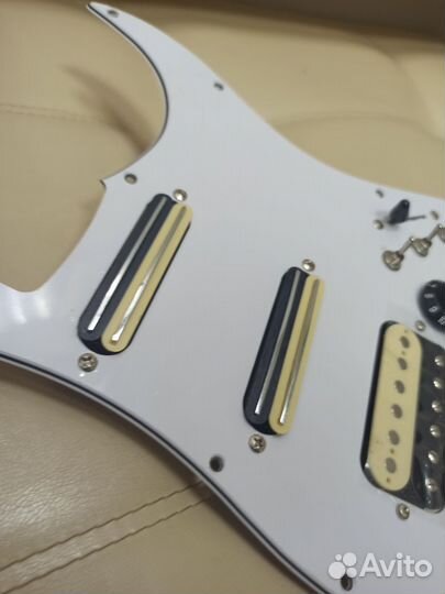 Пикгард для электрогитары стратокастер H-H-H