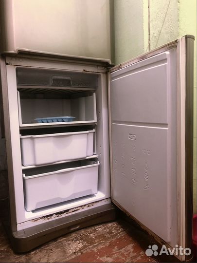 Холодильник indesit nbha20NX