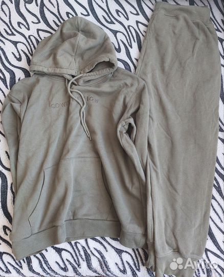 Спортивный костюм женский