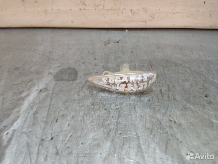 Поворотник в крыле передний левый Hyundai Solaris