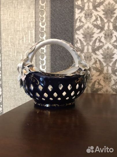 Конфетница фарфоровая