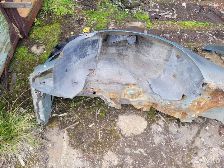 Крыло заднее правое на Renault Megane 2 хэтч