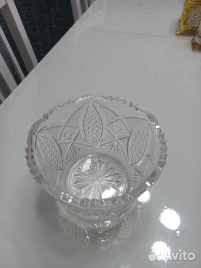 Продаю хрустальную вазочку
