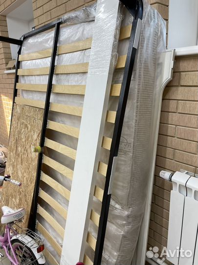 Кровать с матрасом 160х200