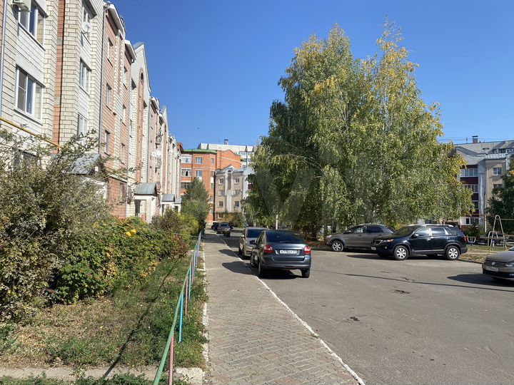 2-к. квартира, 81 м², 1/4 эт.