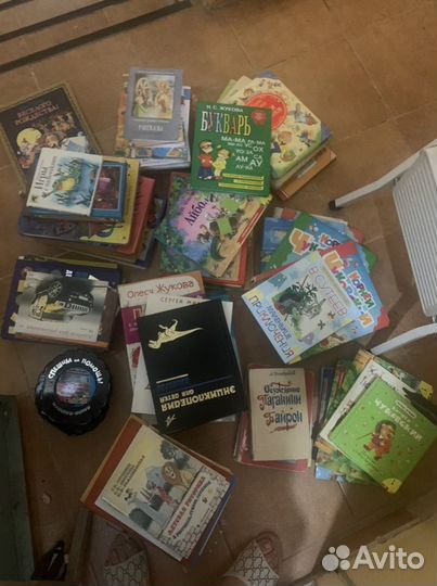 Детские книги в большом количестве