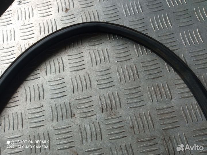 Уплотнитель двери передний левый Hyundai Solaris 2