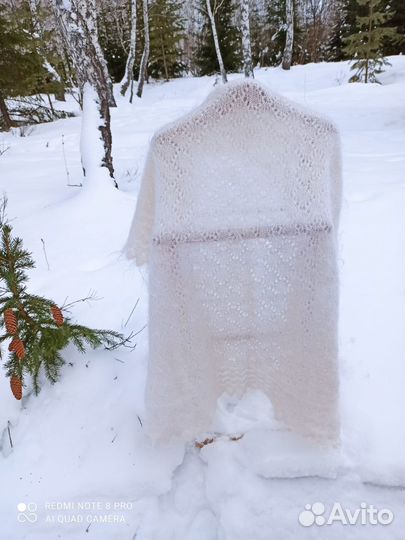 Пуховый платок ажурный белый