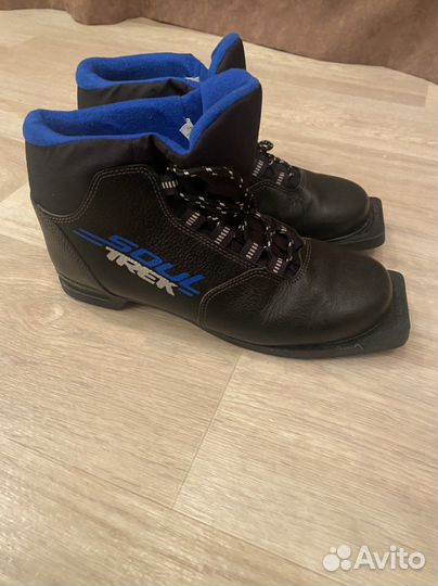 Лыжные ботинки