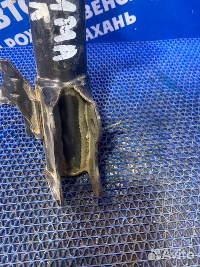 Передняя левая стойка амортизатора Nissan Maxima