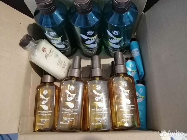 Коллекция Моной Де Таити, Ив Роше