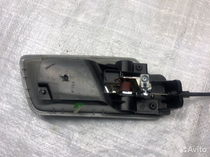 Ручка двери внутренняя Караван Вояджер 08