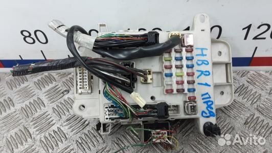 Блок предохранителей toyota RAV 4 ZCA2 (HBR01M102)