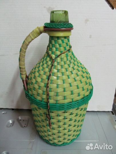 Бутыли стекло.,5 л.,2,75 л и в плетёнке