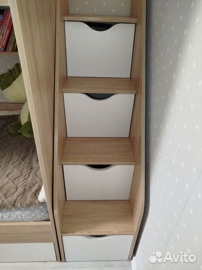 Двухъярусная кровать