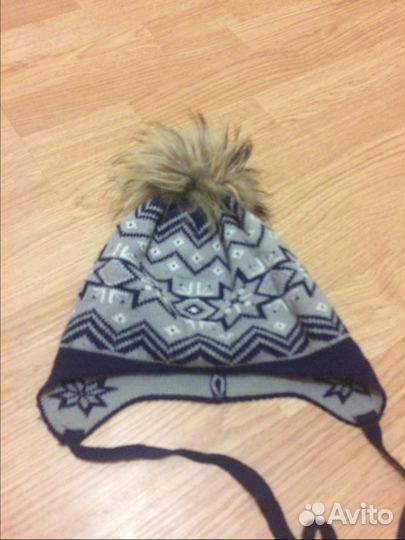 Шапка с помпоном из натурального меха