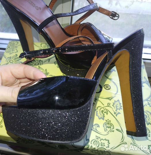 Босоножки женские