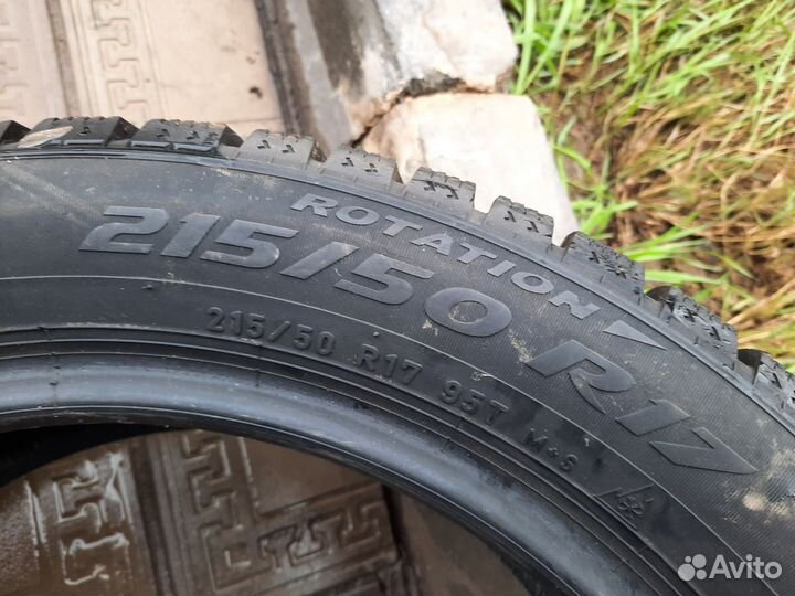 Pirelli Formula Ice 215/50 R17 91T