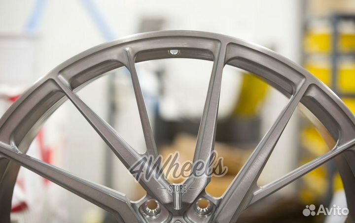 Кованые диски Range Rover Sport R24