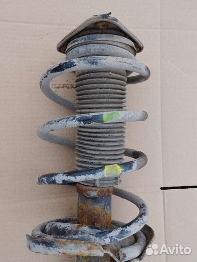 Передняя левая стойка Mazda Axela 1 Седан