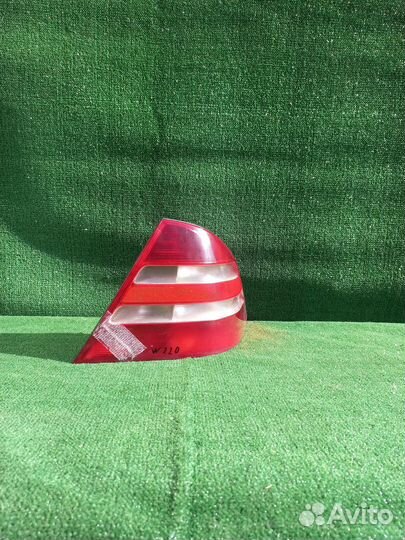 Фонарь задний правый Mercedes S W220