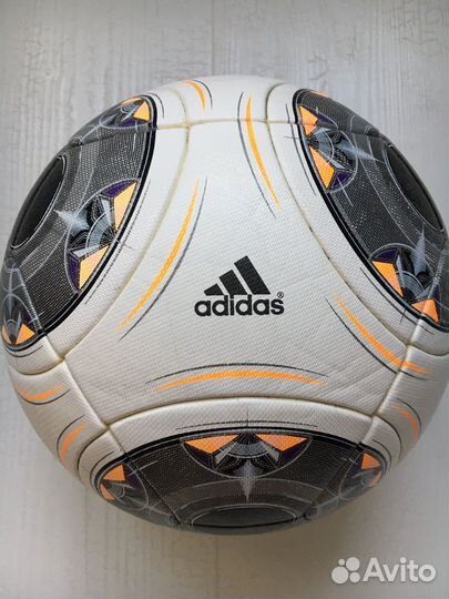 Футбольный мяч adidas