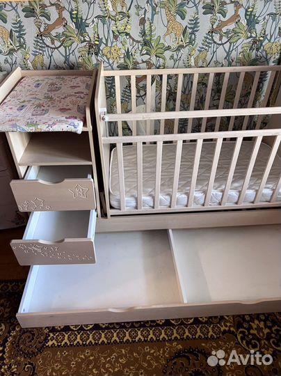 Детская кровать маятник с пеленальным комодом