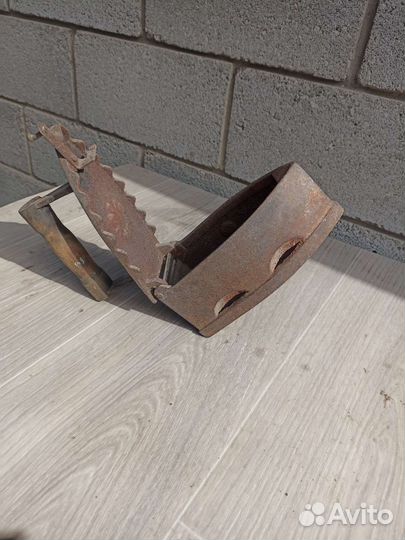 Старинный утюг на углях