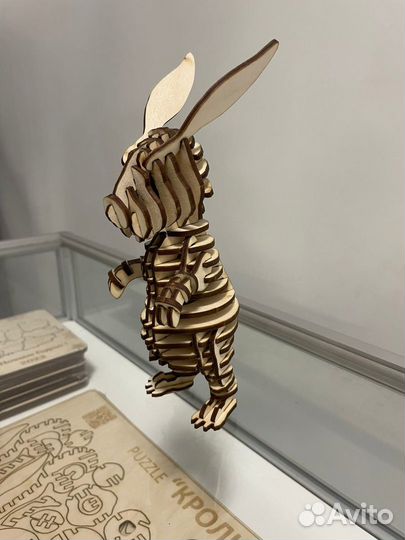 Заяц из дерева