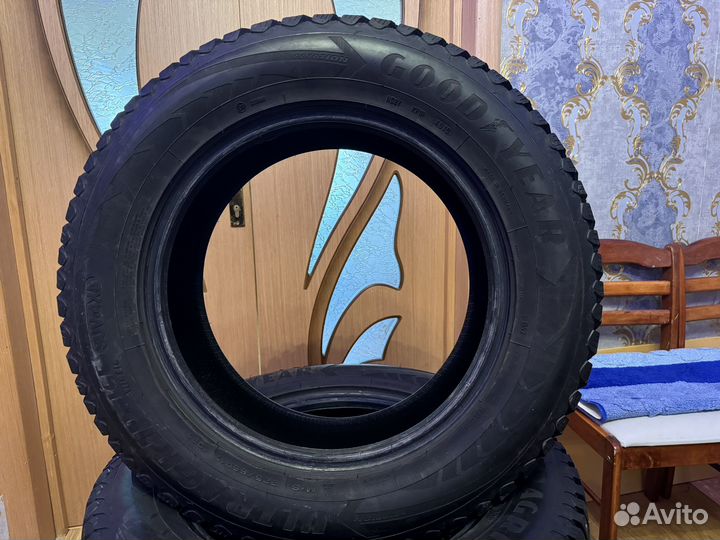 Goodyear UltraGrip Ice Arctic SUV 225/65 R17 102T