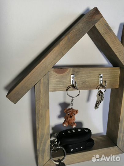 Ключница на два крючка из массива сосны