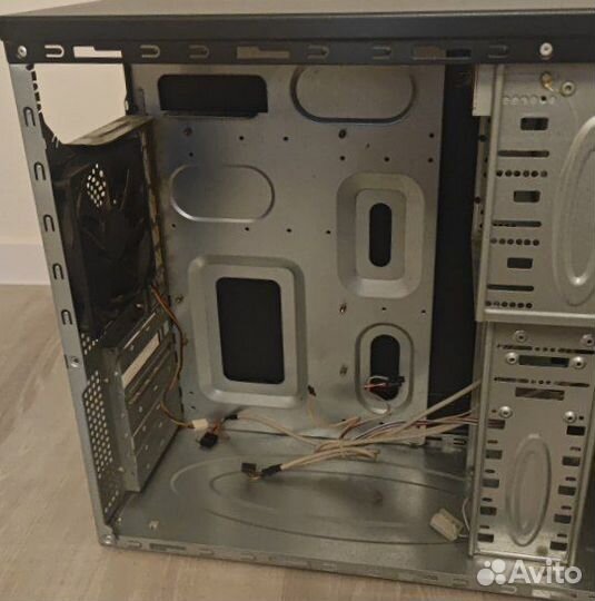 Корпус для компьютера с ветилятором и дисководом