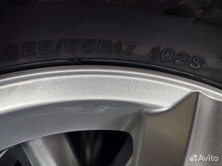 Bridgestone Blizzak DM-V2 225/65 R17