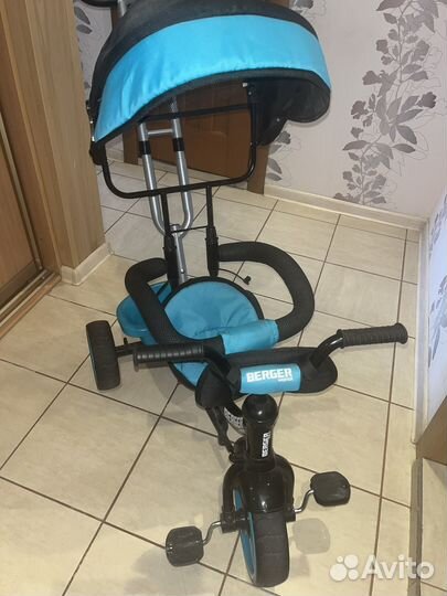 Трехколесный велосипед с ручкой