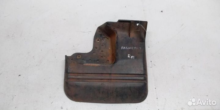 Брызговик передний правый Mitsubishi Pajero 2 91