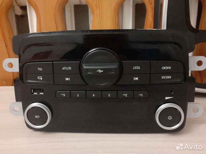 Новая оригинальная штатная магнитола Renault