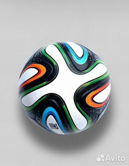 Футбольный мяч adidas brazuca 2014