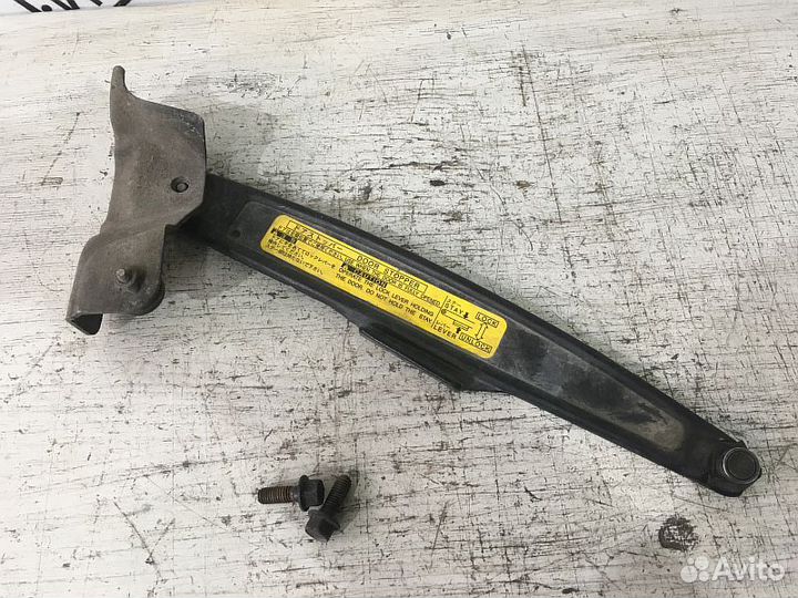 Ограничитель крышки багажника Тойота Прадо 120