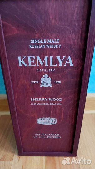 Бутылка с коробкой из-под виски Кемля