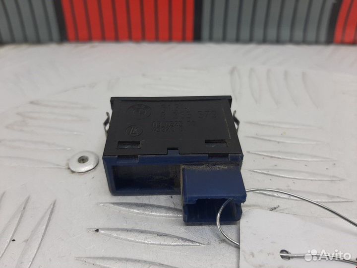 Кнопка открытия багажника BMW 7 E38 1998