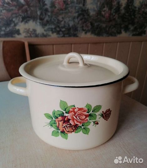 Кастрюля 2,5л эмалированная