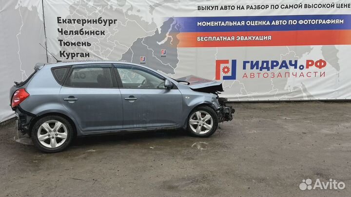 Фонарь задний в бампер левый Kia Ceed (ED) 92401-1