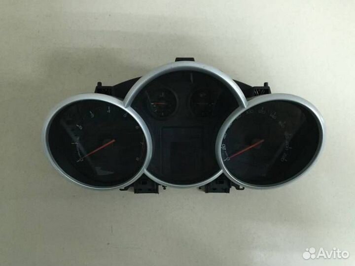 Панель приборов Chevrolet Cruze J300 2009-2016