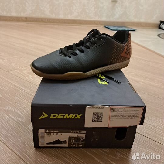 Футбольные бутсы для зала