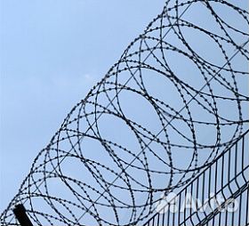 Монтаж колючей проволоки