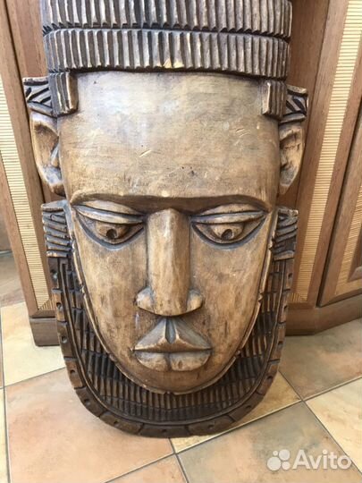 Африканская гиганская маска из красного дерева