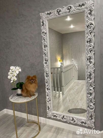 Зеркало в резной раме