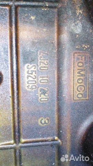 ZJ2010220 Mazda Крышка головки блока (клапанная)