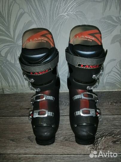 Горнолыжные ботинки разьер 40, юниорскии жескость